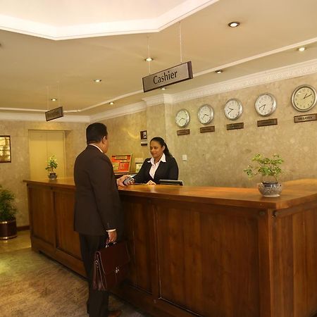 Hotel Sapphire Colombo Esterno foto