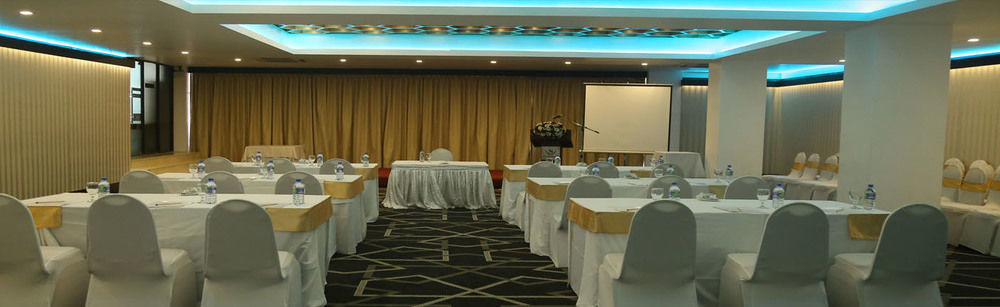 Hotel Sapphire Colombo Esterno foto